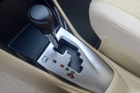 Với xe số tự động, người lái nên lưu ý thao tác khi đỗ xe để giảm thiểu hư hại cho các chi tiết trong hộp số